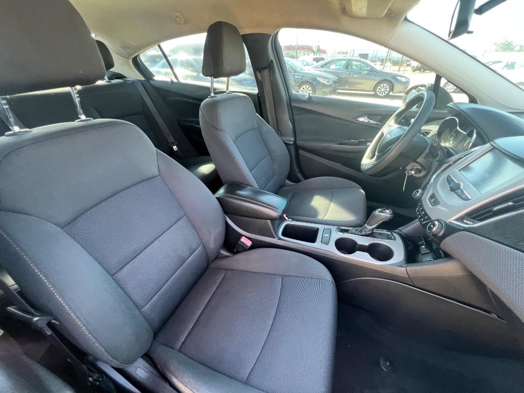 2017 Chevrolet Cruze - $11,900