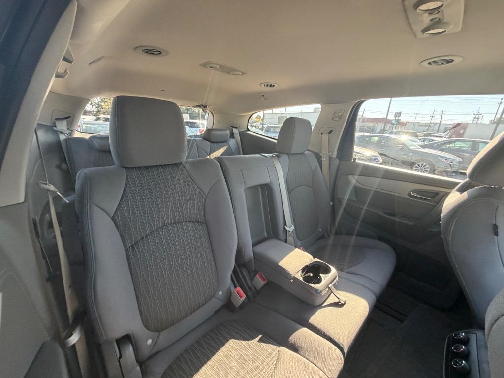 2014 Chevrolet Traverse - $11,900