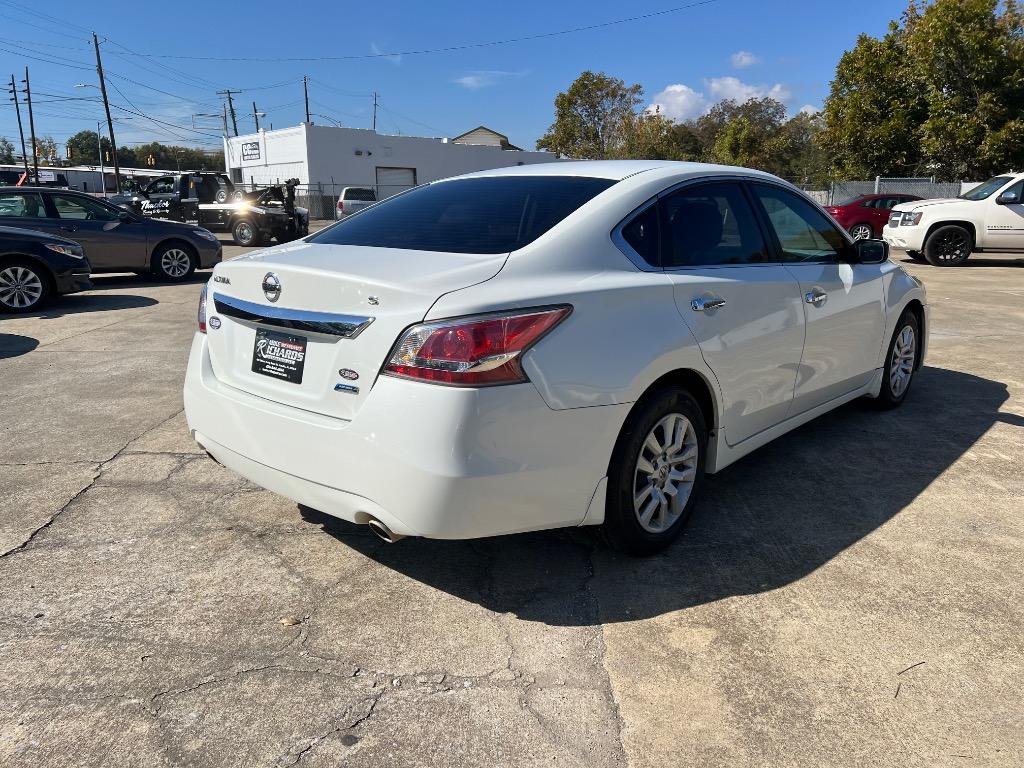2014 Nissan Altima - $11,900