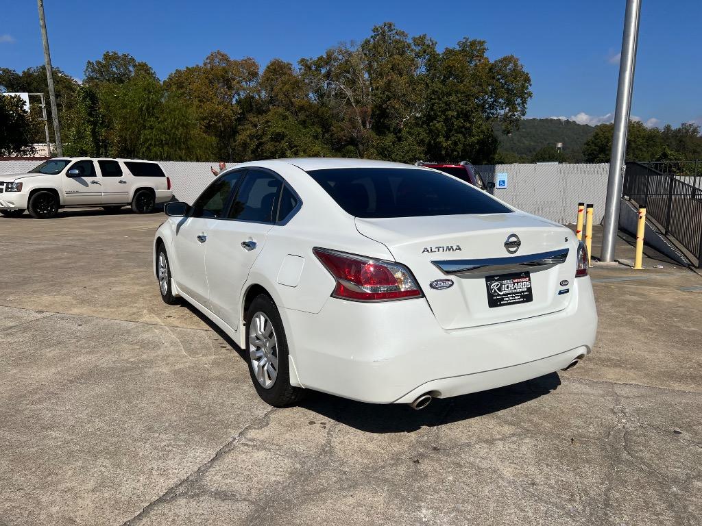 2014 Nissan Altima - $11,900