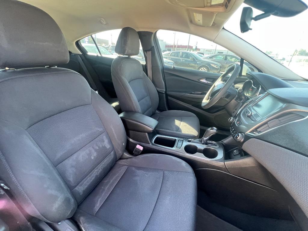 2017 Chevrolet Cruze - $12,900