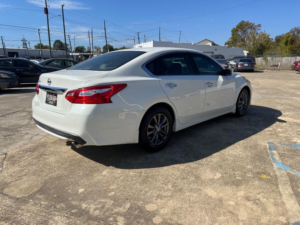 2017 Nissan Altima - $14,900
