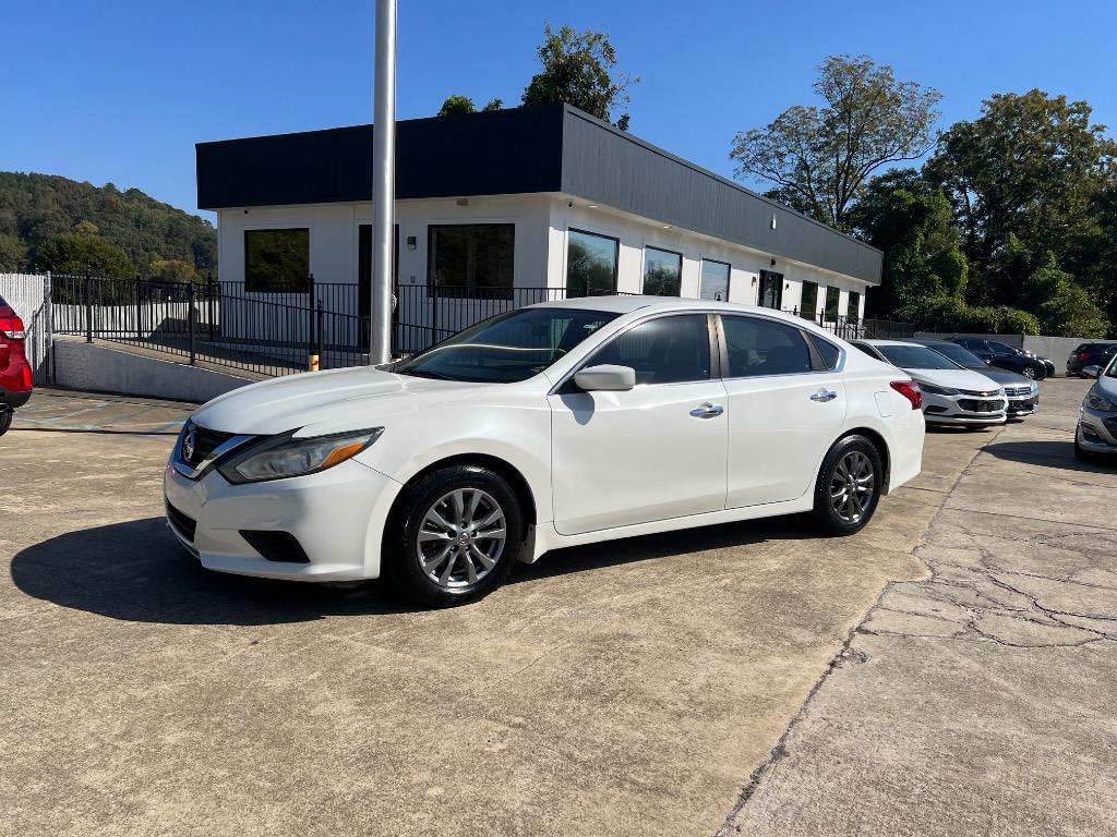 2017 Nissan Altima - $14,900