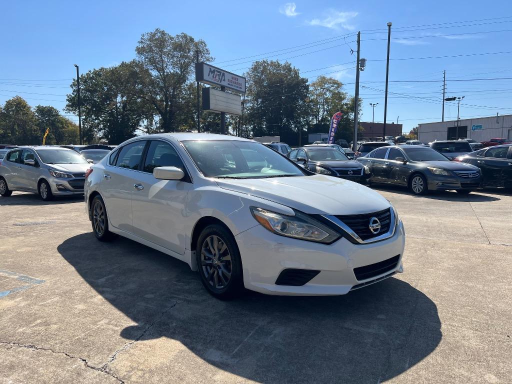 2017 Nissan Altima - $14,900