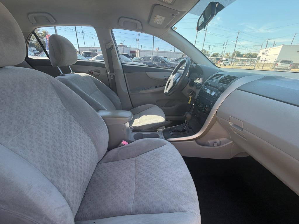 2009 Toyota Corolla - $8,900