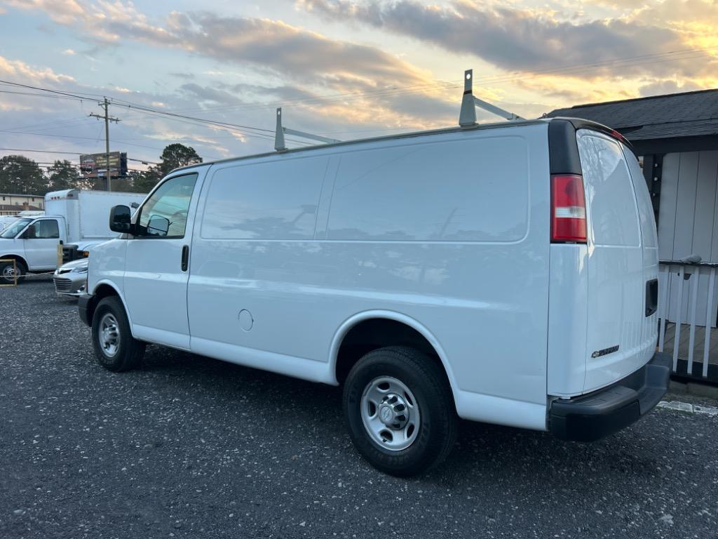 2015 Chevrolet G2500 Vans Express photo