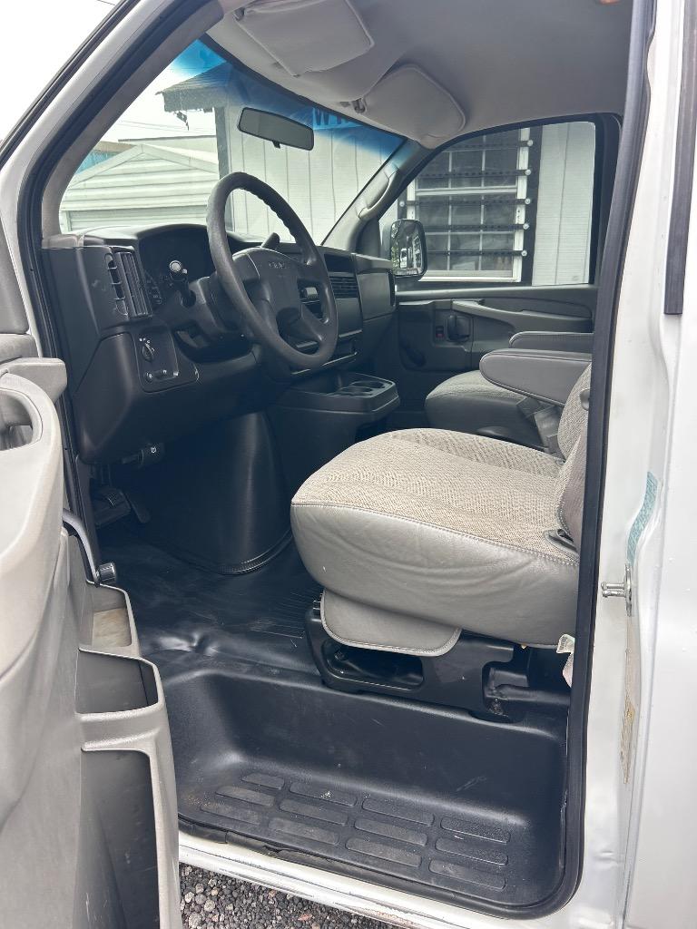 2006 GMC Savana - $7,990
