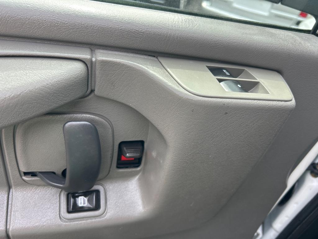 2014 Chevrolet Express - $10,990