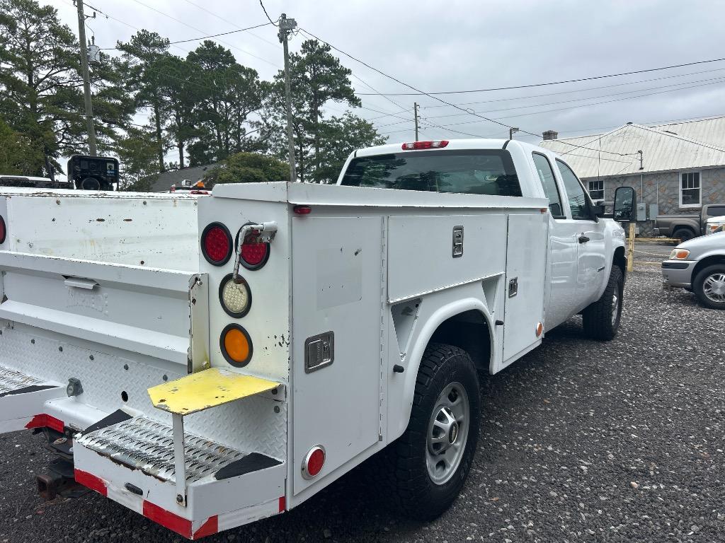 2011 Chevrolet Silverado - $15,990
