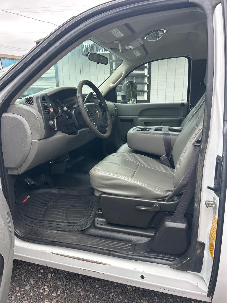 2011 Chevrolet Silverado - $15,990