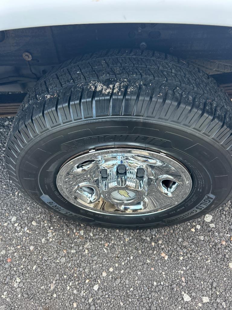 2009 Chevrolet Silverado - $12,990