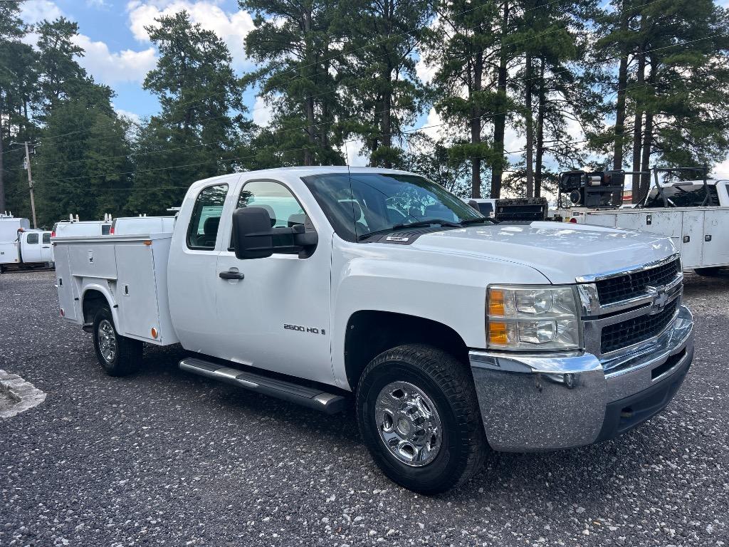 2009 Chevrolet Silverado - $12,990