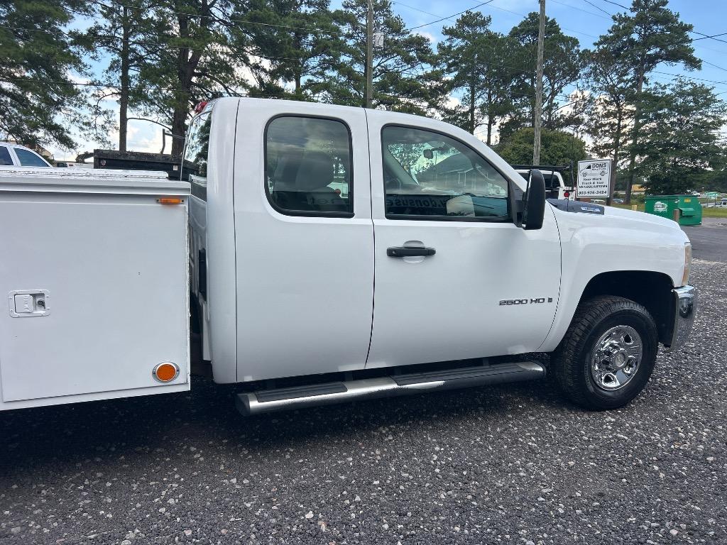 2009 Chevrolet Silverado - $12,990