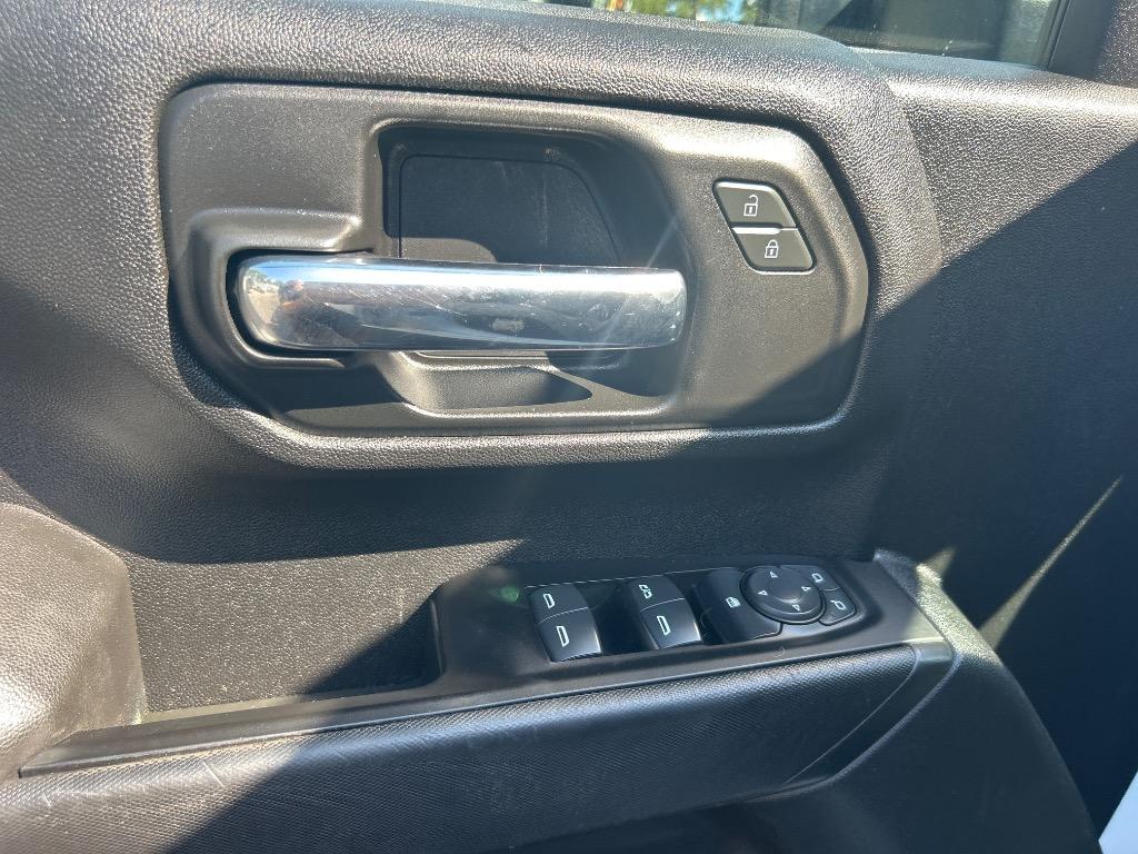 2022 Chevrolet Silverado Hd - $28,990