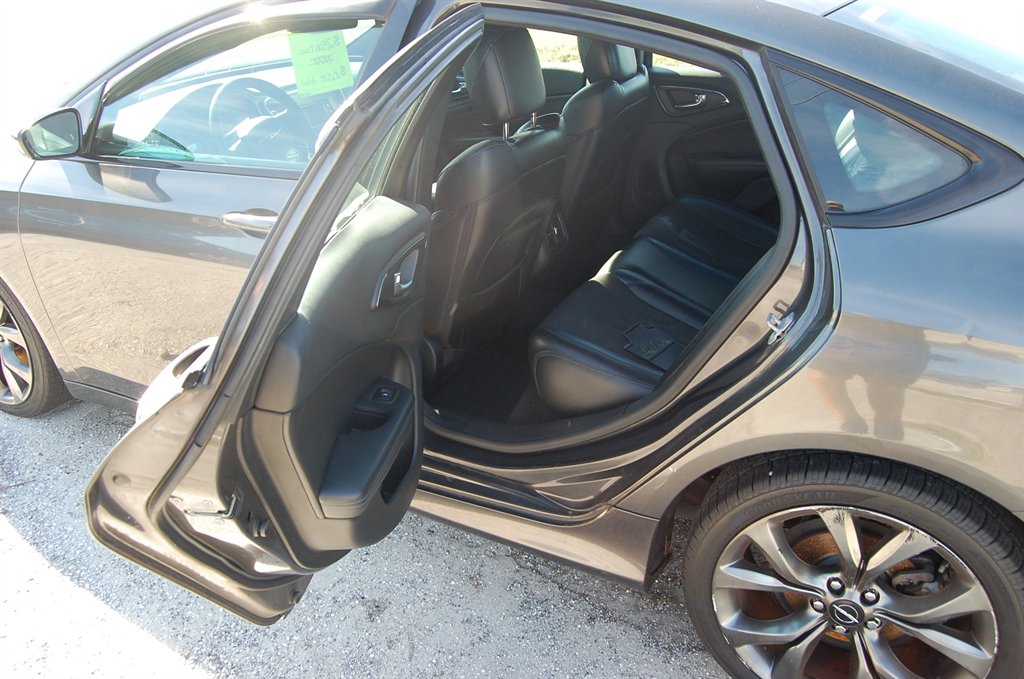 2015 Chrysler 200 - $10,500
