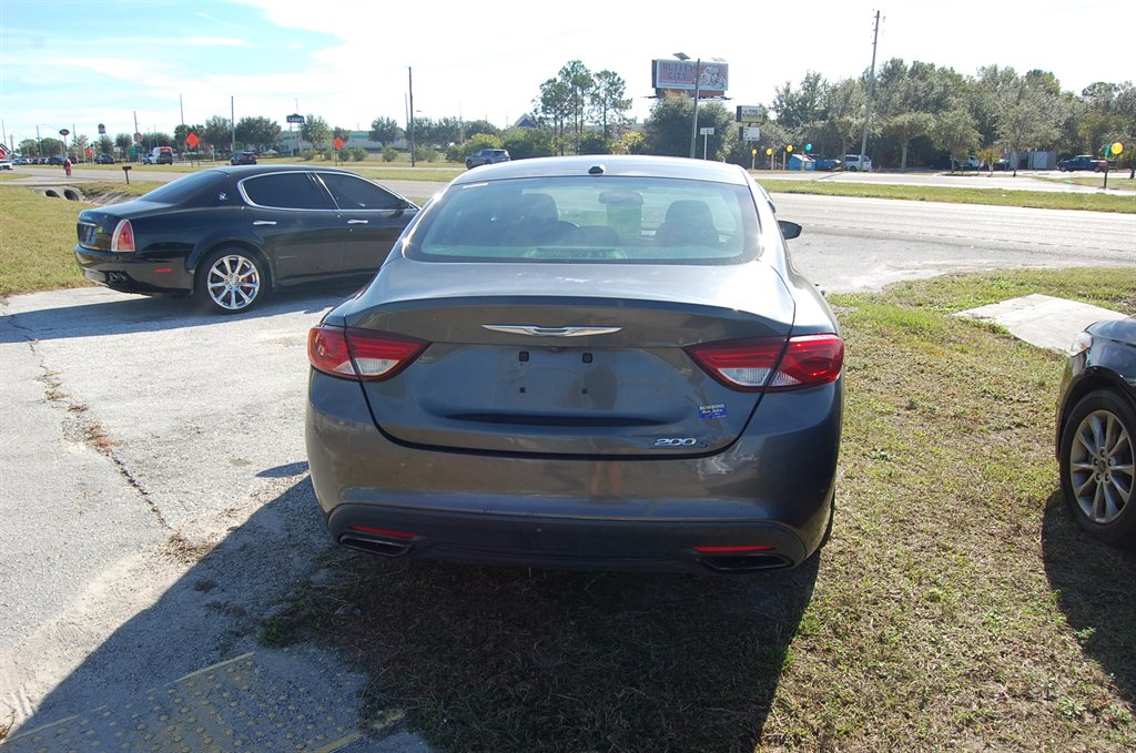2015 Chrysler 200 - $10,500