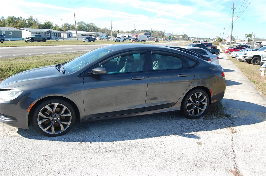 2015 Chrysler 200 - $10,500