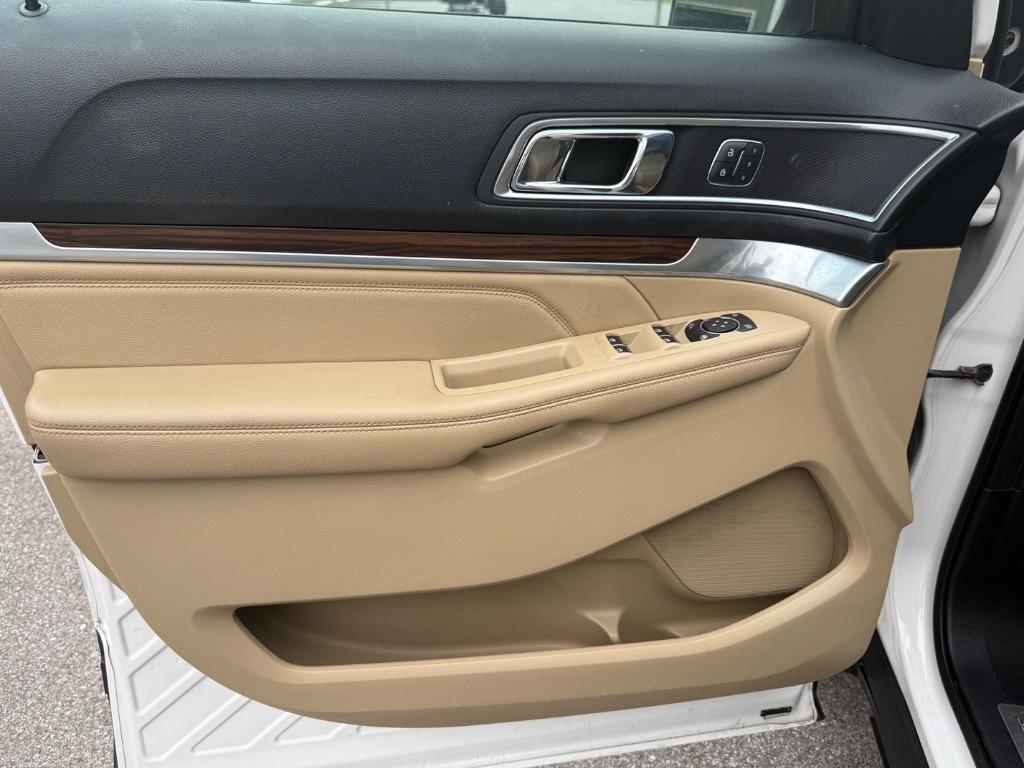 2016 Ford Explorer - $8,995