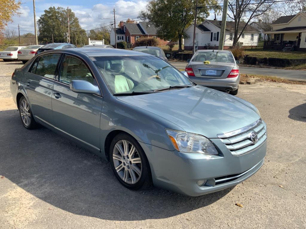 2005 Toyota Avalon XL photo