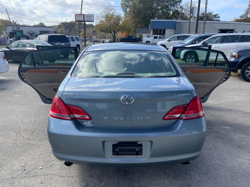 2005 Toyota Avalon XL photo