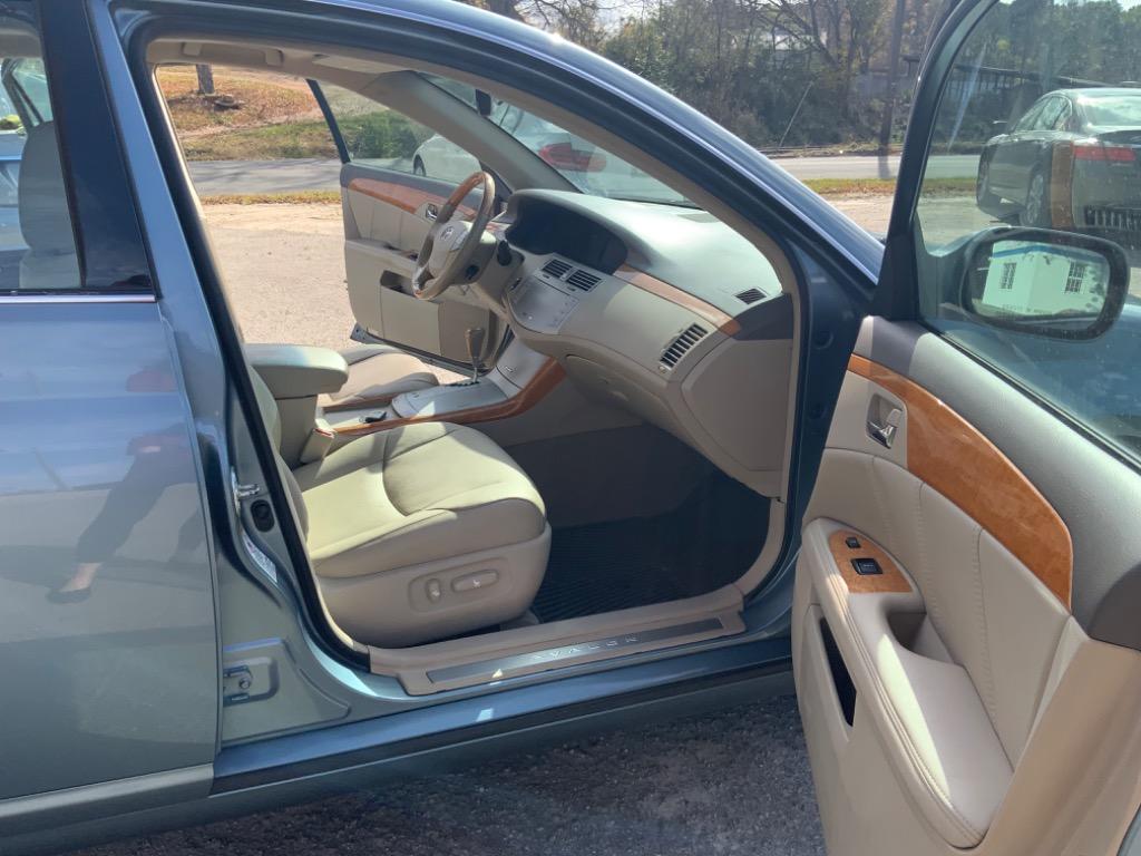 2005 Toyota Avalon XL photo