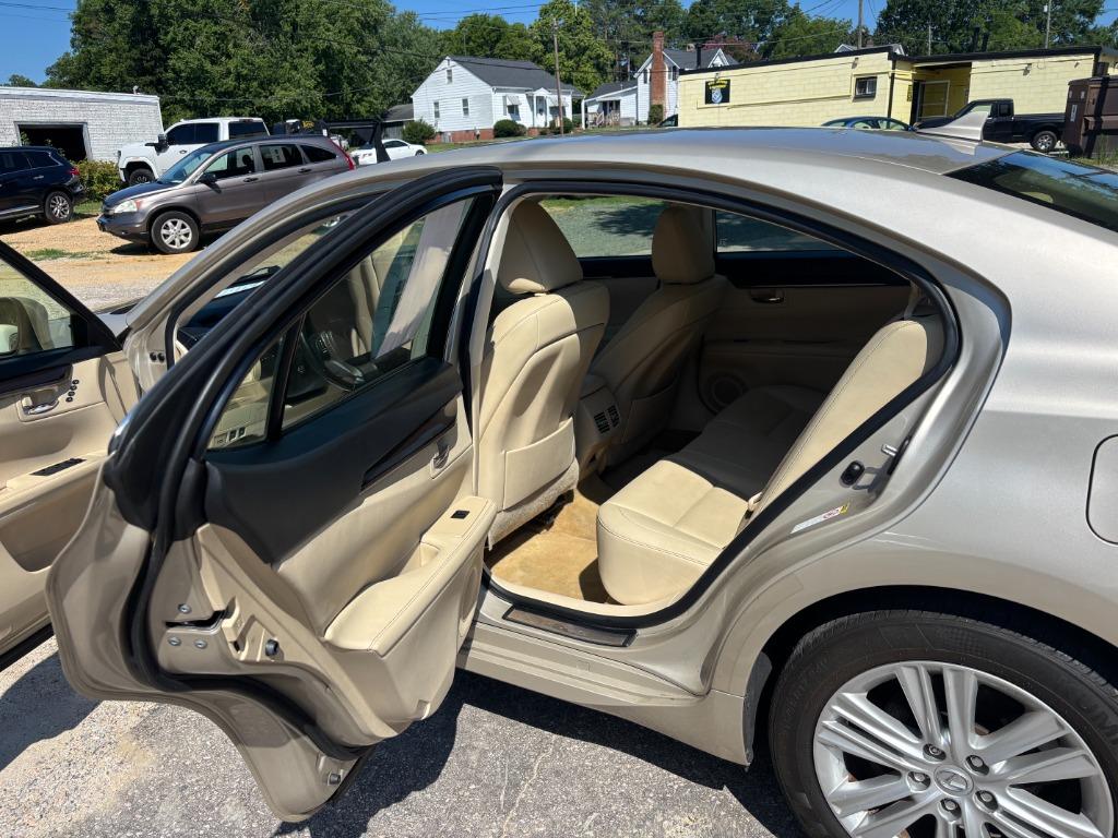 2013 Lexus ES - $13,595