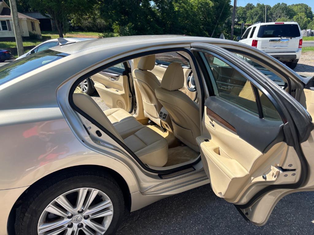 2013 Lexus ES - $13,595