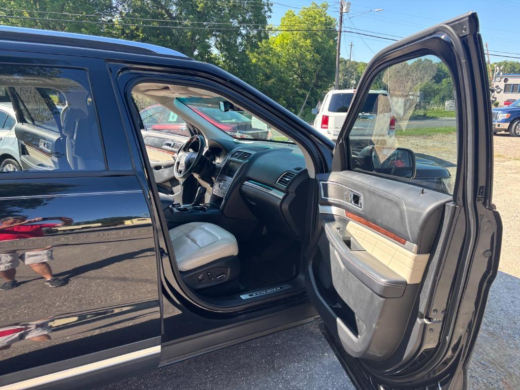 2016 Ford Explorer - $13,995