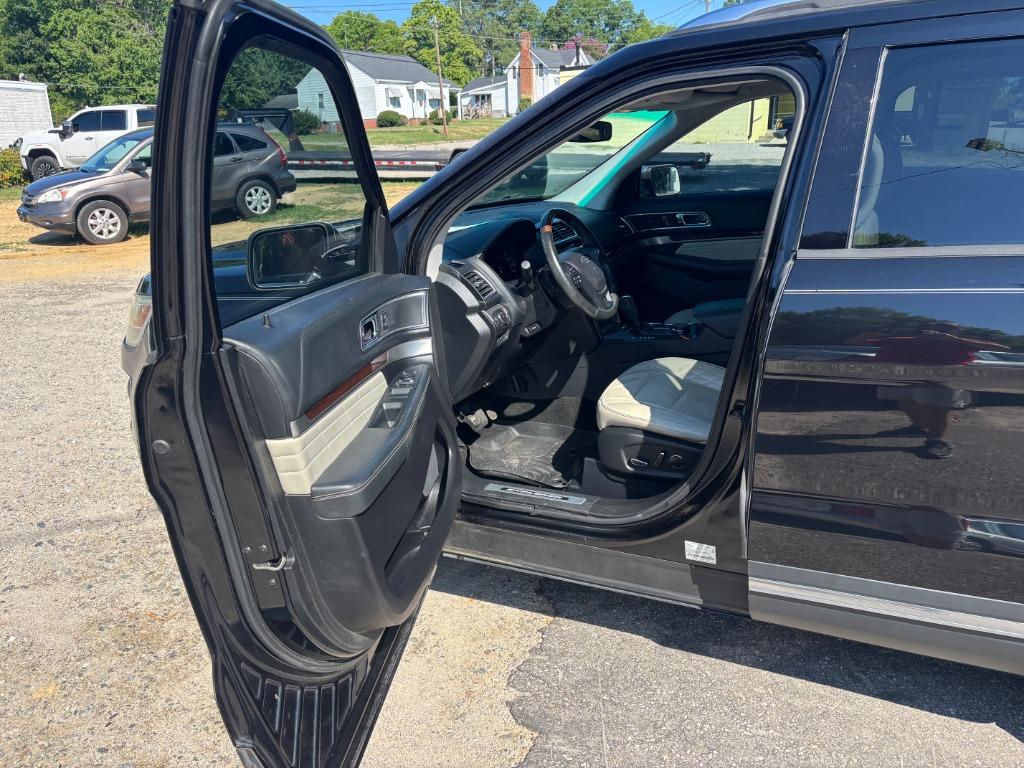 2016 Ford Explorer - $13,995