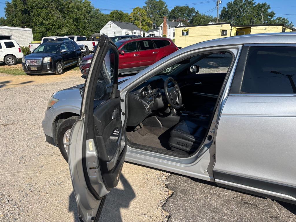 2013 Honda Crosstour - $8,995