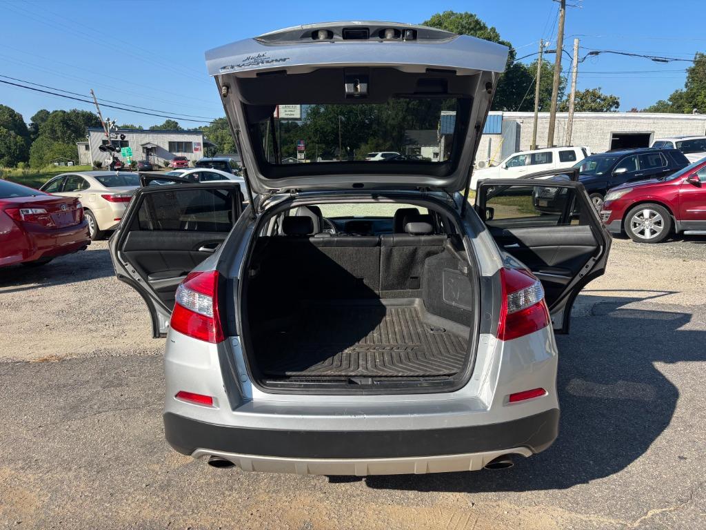 2013 Honda Crosstour - $8,995