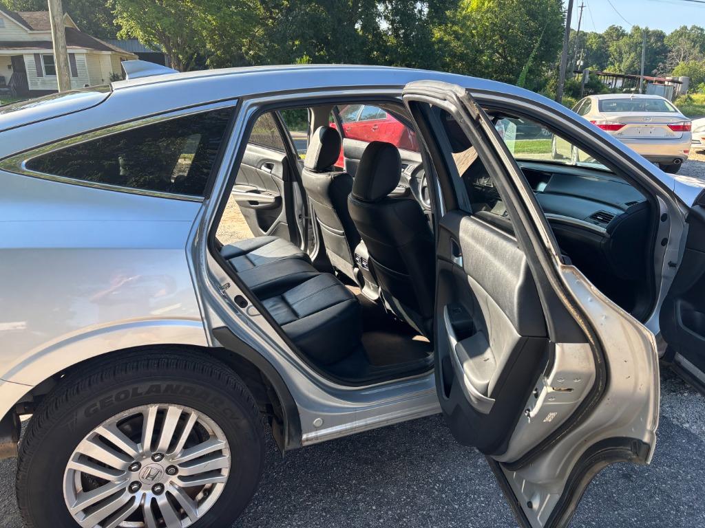 2013 Honda Crosstour - $8,995