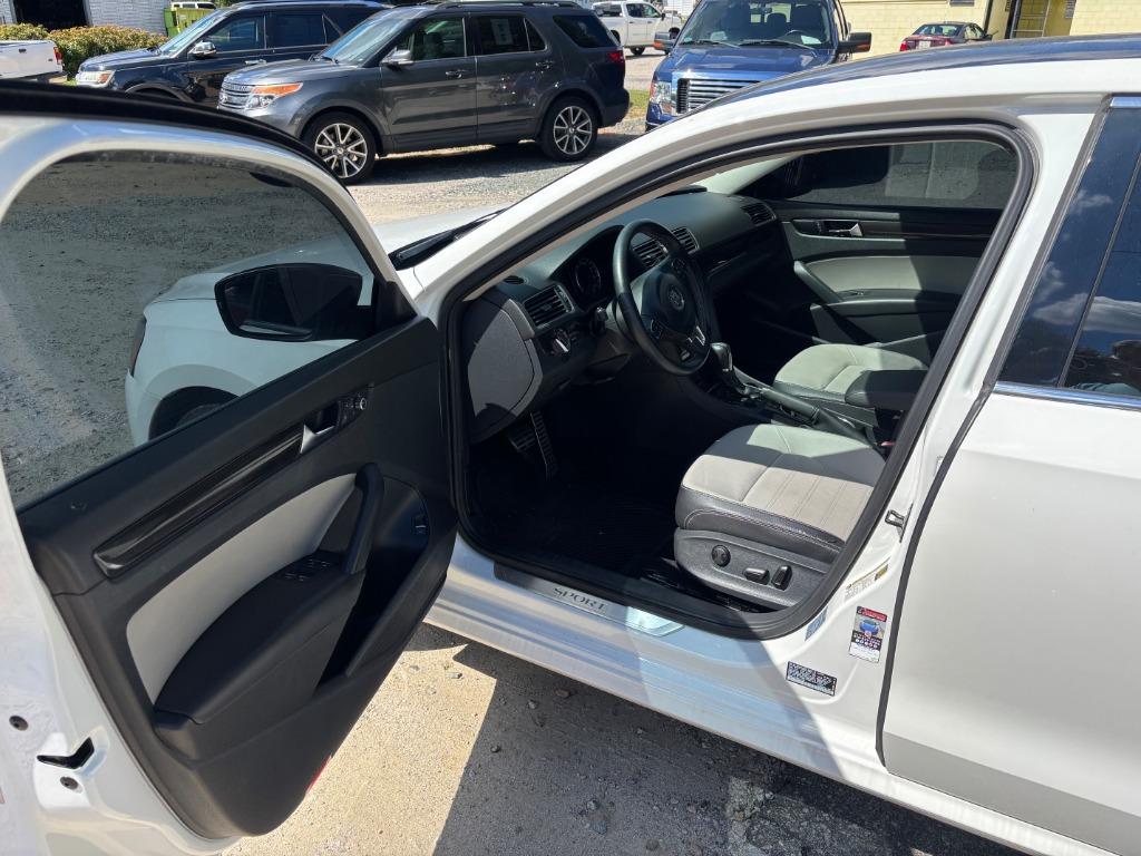 2014 Volkswagen Passat - $7,995