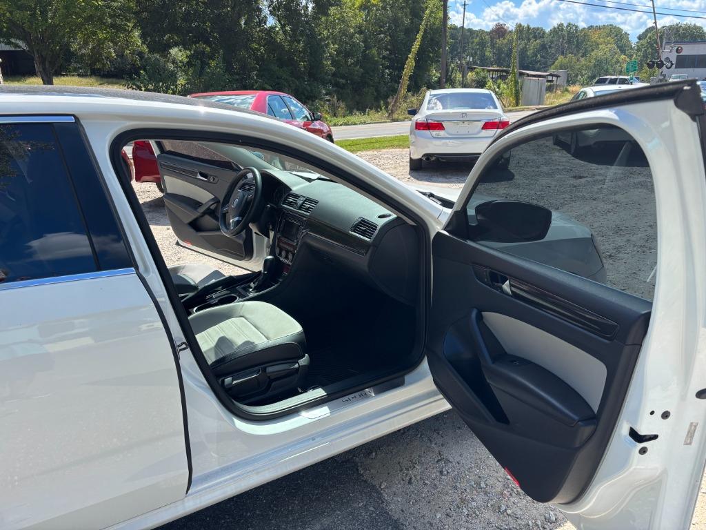 2014 Volkswagen Passat - $7,995