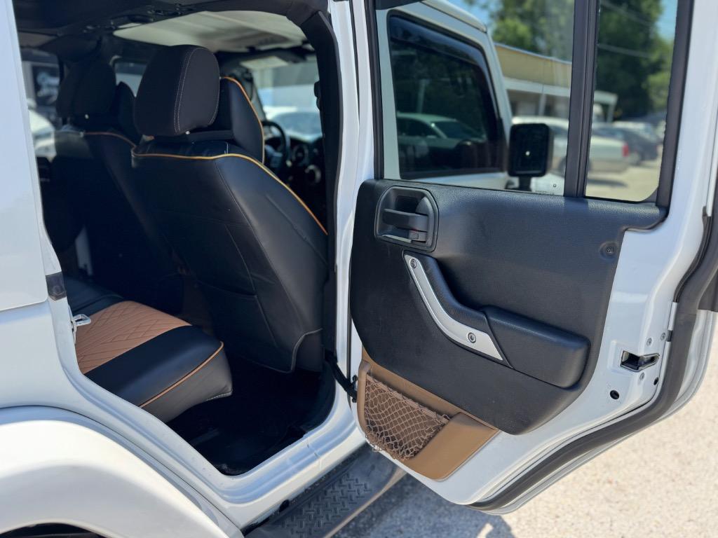 2017 Jeep Wrangler Unlimited Sahara photo