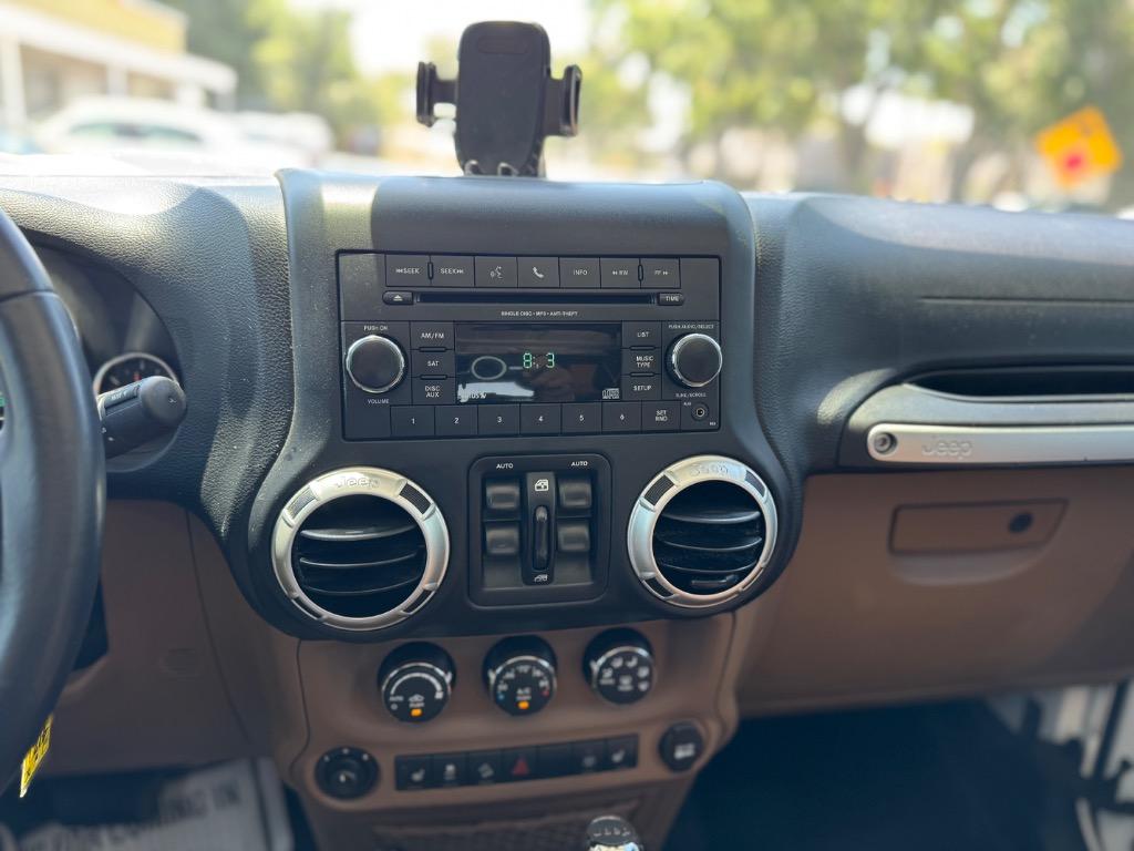 2017 Jeep Wrangler Unlimited Sahara photo
