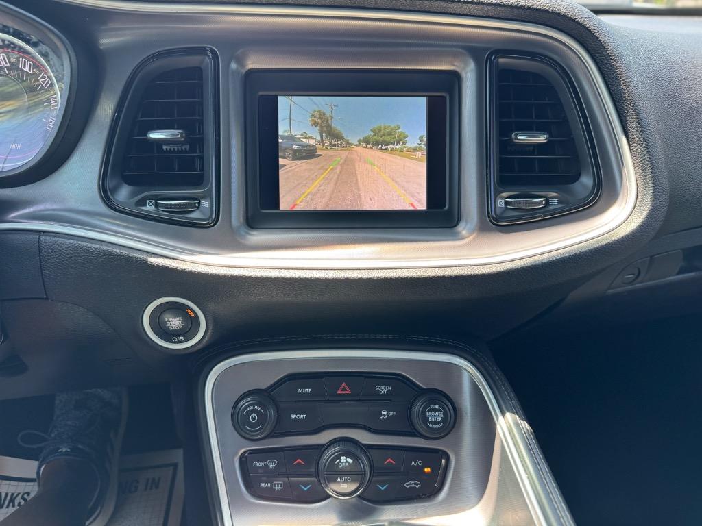 2021 Dodge Challenger SXT photo