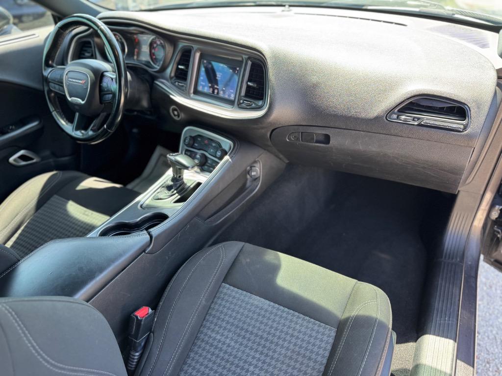 2021 Dodge Challenger SXT photo