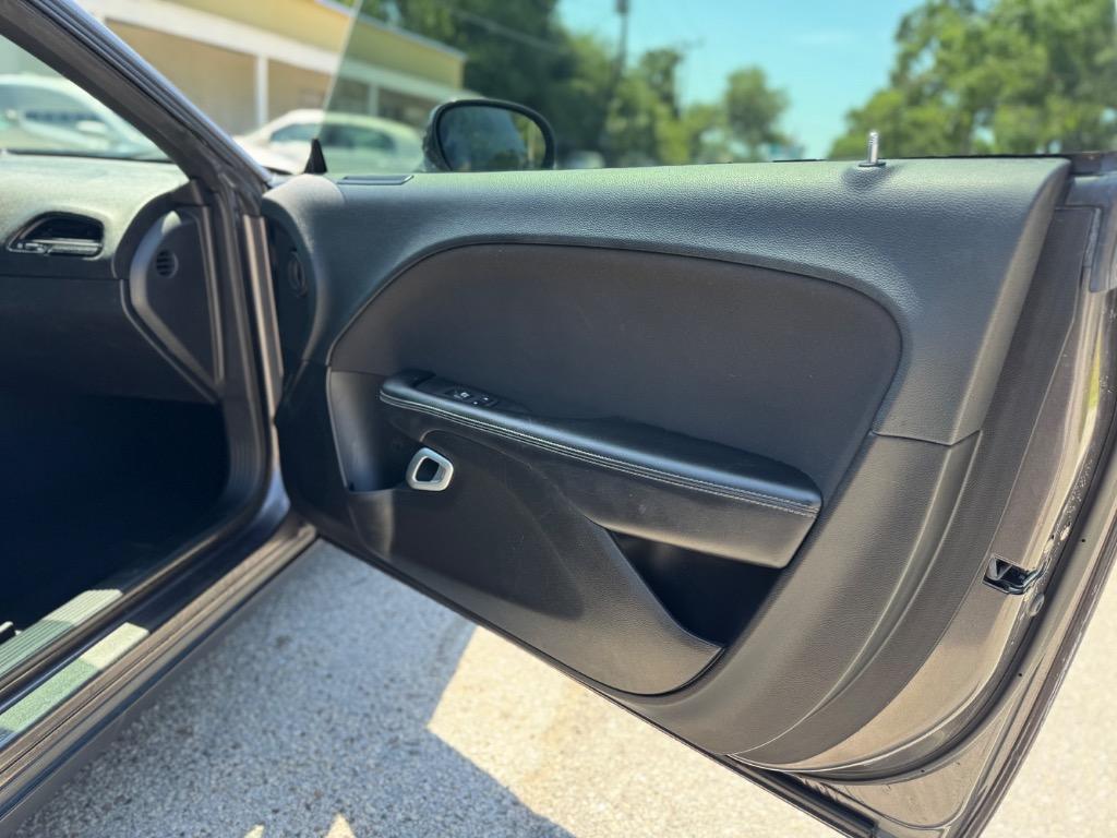 2021 Dodge Challenger SXT photo