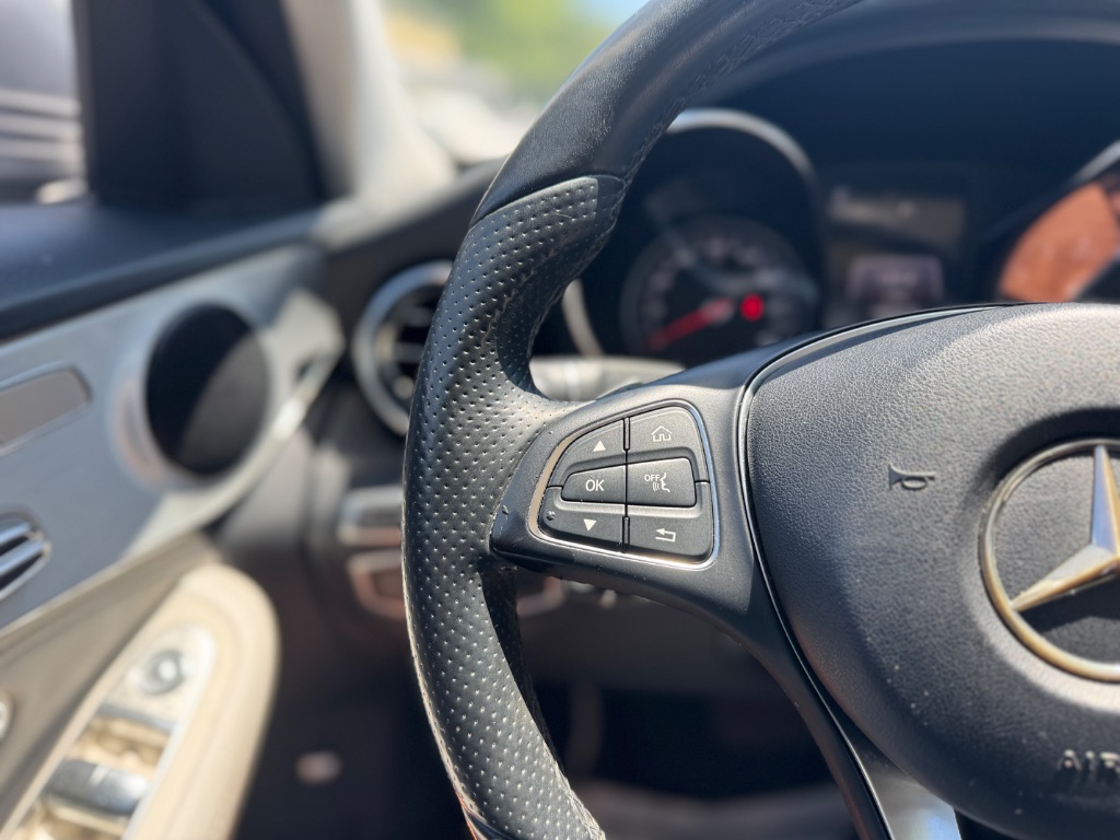 2016 Mercedes-Benz C300 - $11,998