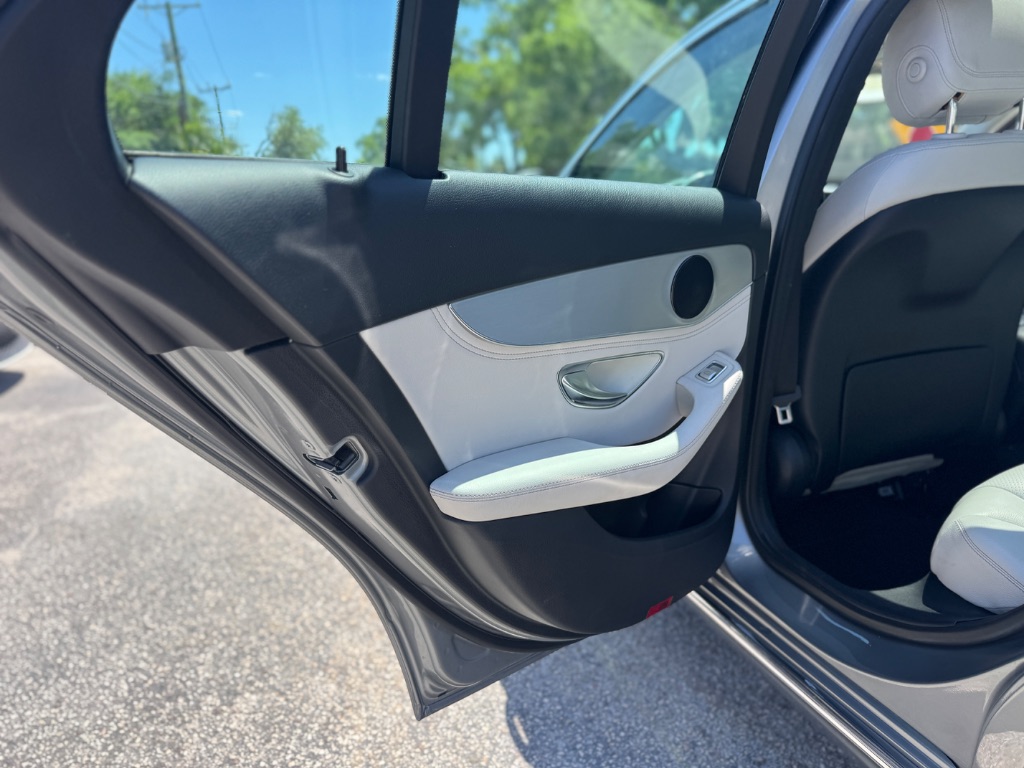 2016 Mercedes-Benz C300 - $11,998