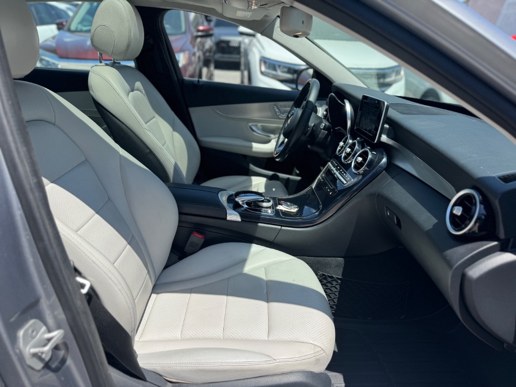 2016 Mercedes-Benz C300 - $11,998