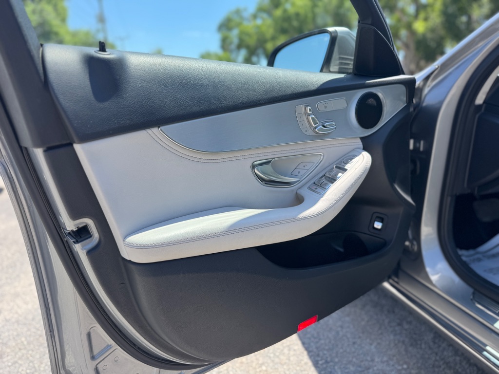 2016 Mercedes-Benz C300 - $11,998