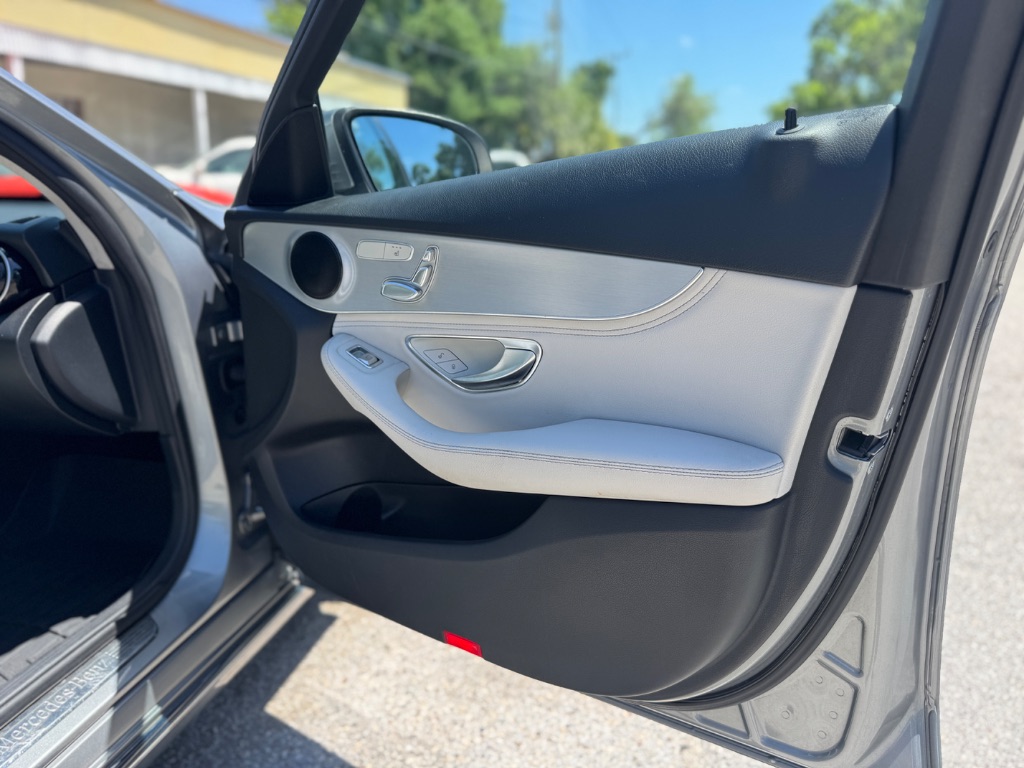 2016 Mercedes-Benz C300 - $11,998