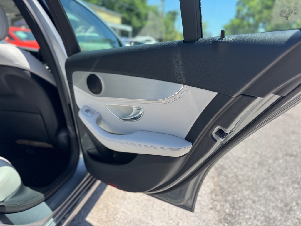 2016 Mercedes-Benz C300 - $11,998