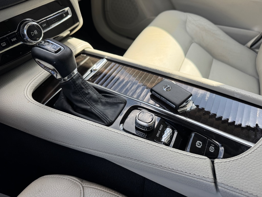 2018 Volvo XC90 - $17,998
