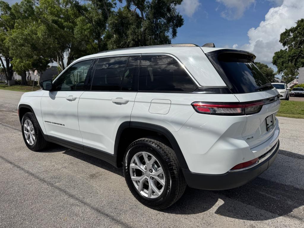 2022 Jeep Cherokee - $25,998