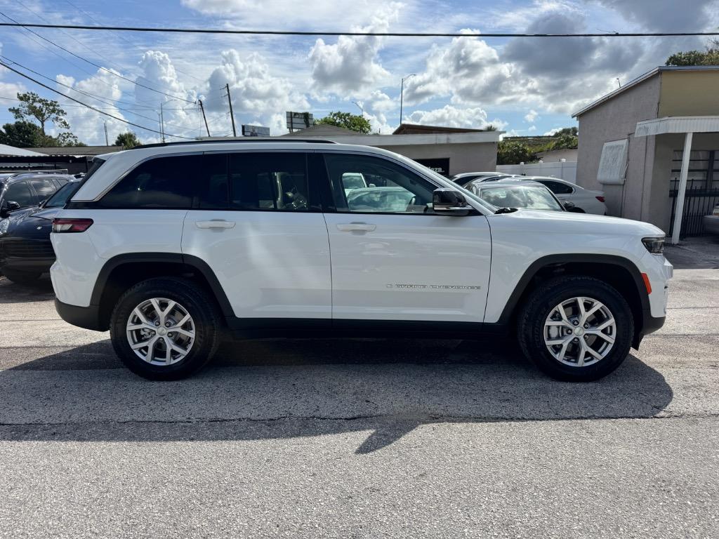 2022 Jeep Cherokee - $25,998