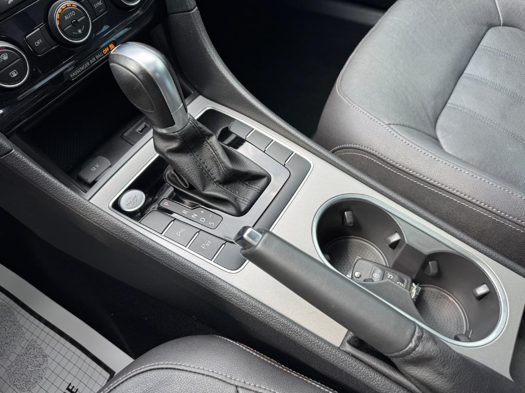 2020 Volkswagen Passat - $11,998