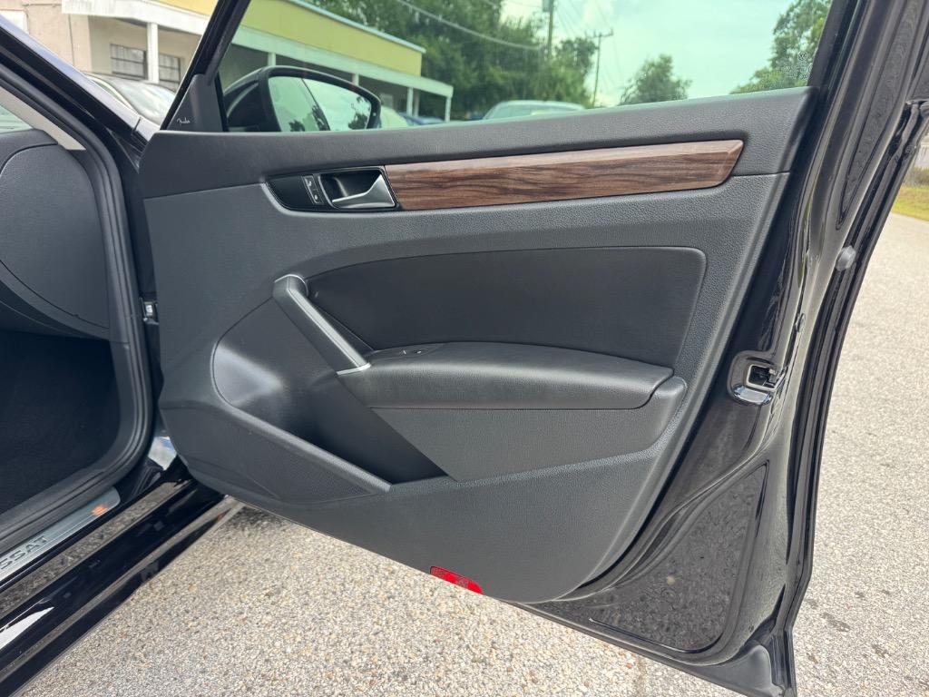 2020 Volkswagen Passat - $11,998